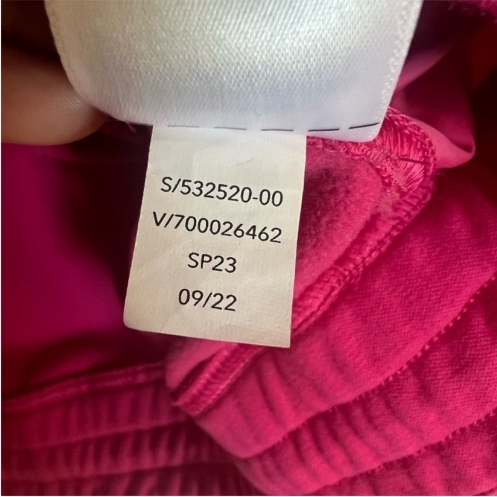 Athleta Triumph Hybrid Half Zip
Sweatshirt in Pink - Picture 9 of 10